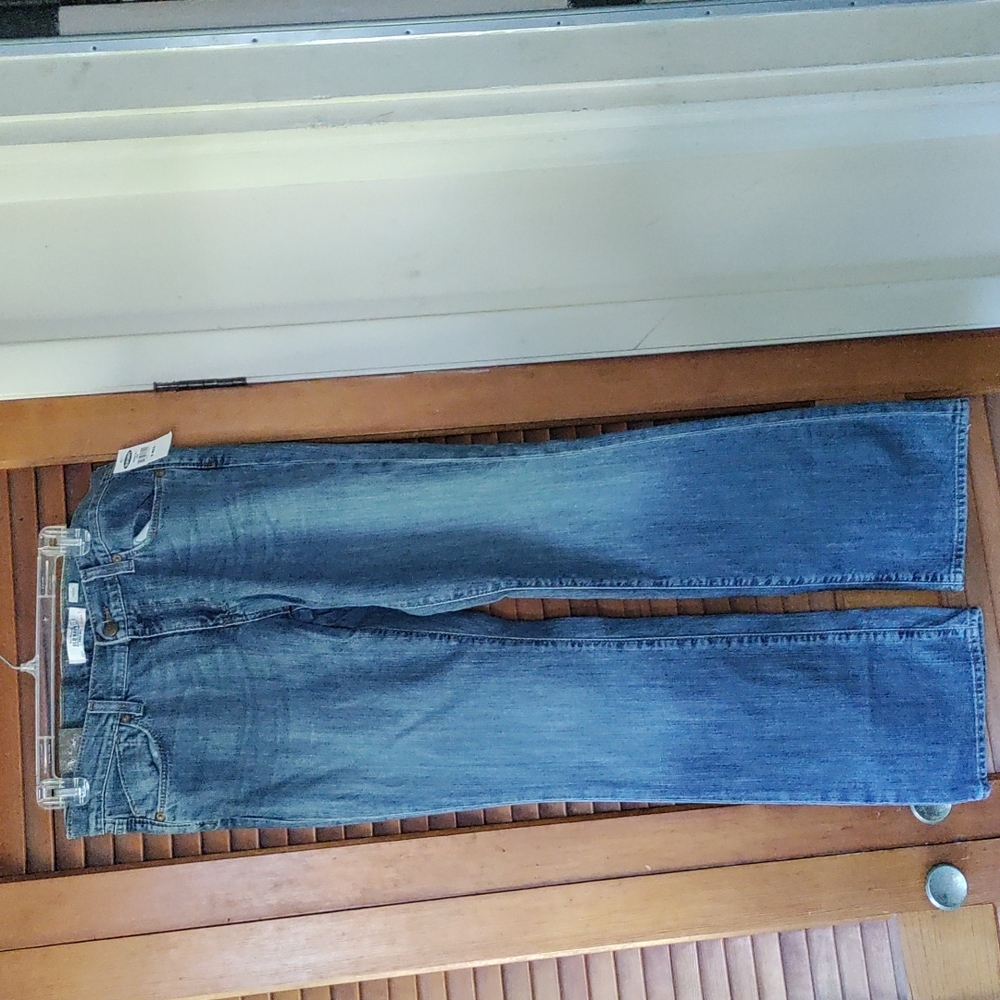 🆕 Old Navy woman size 8 low waist boot cut denim jeans